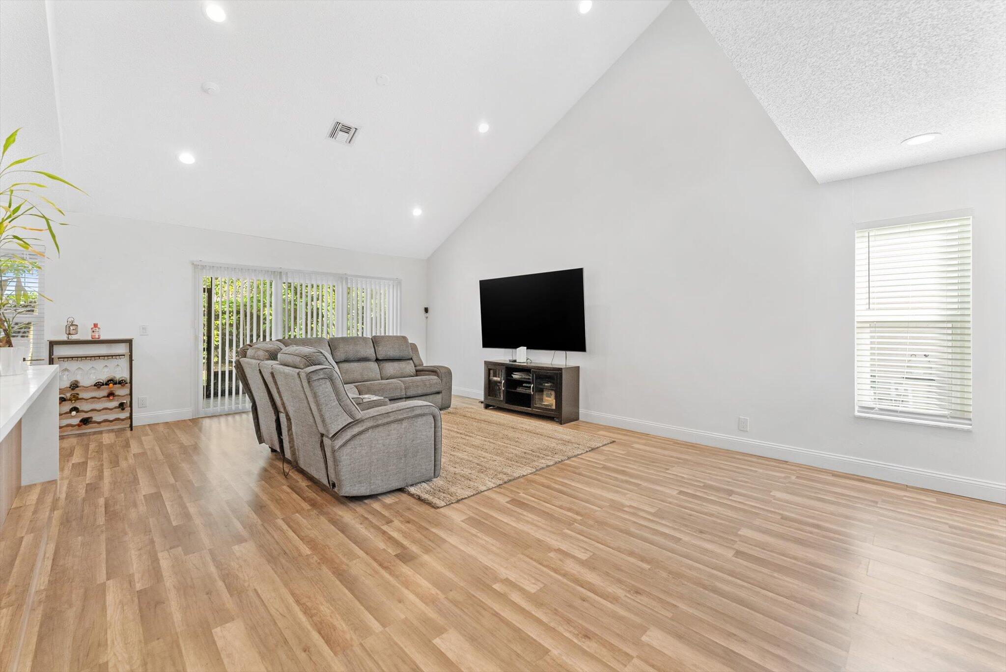 5185 NW 52nd Street