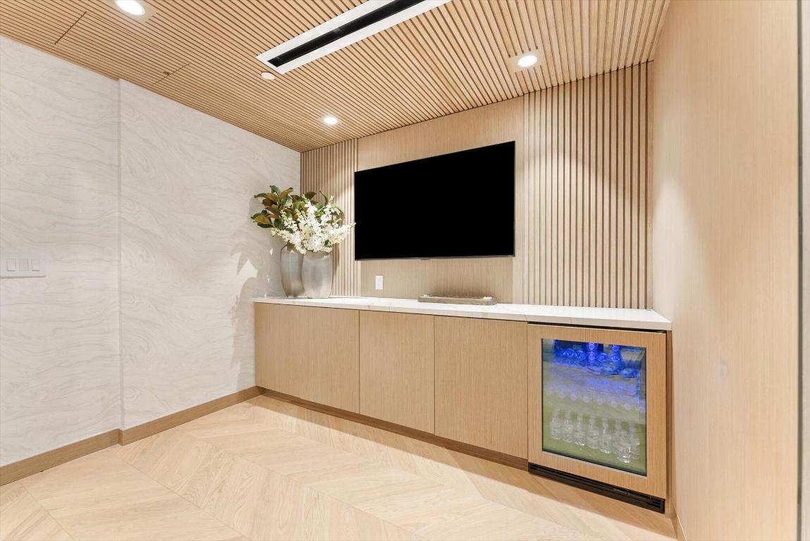 800 S Ocean Boulevard 303