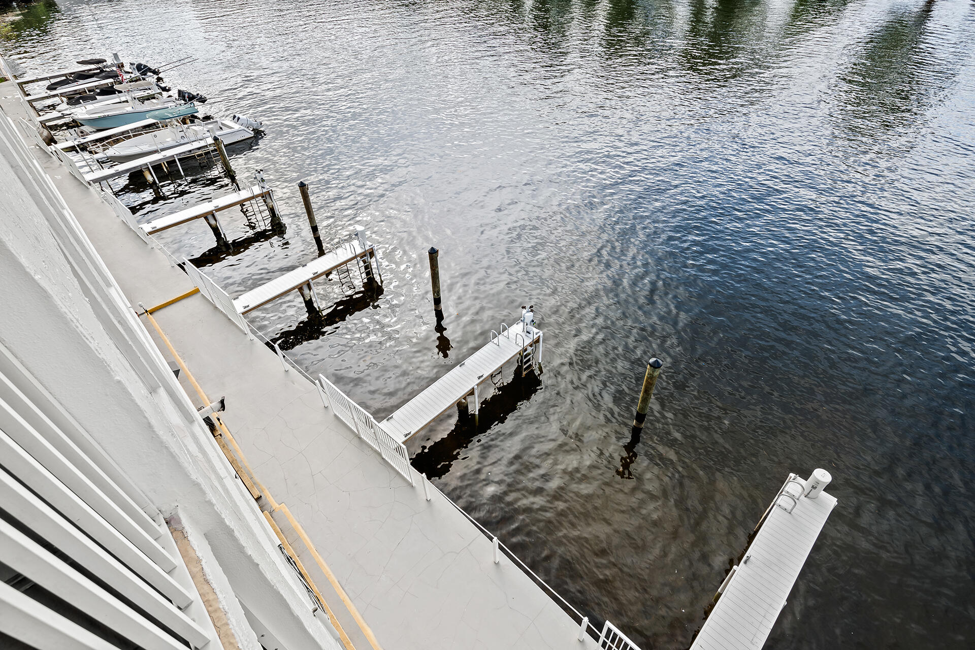 1505 N Riverside Drive 405