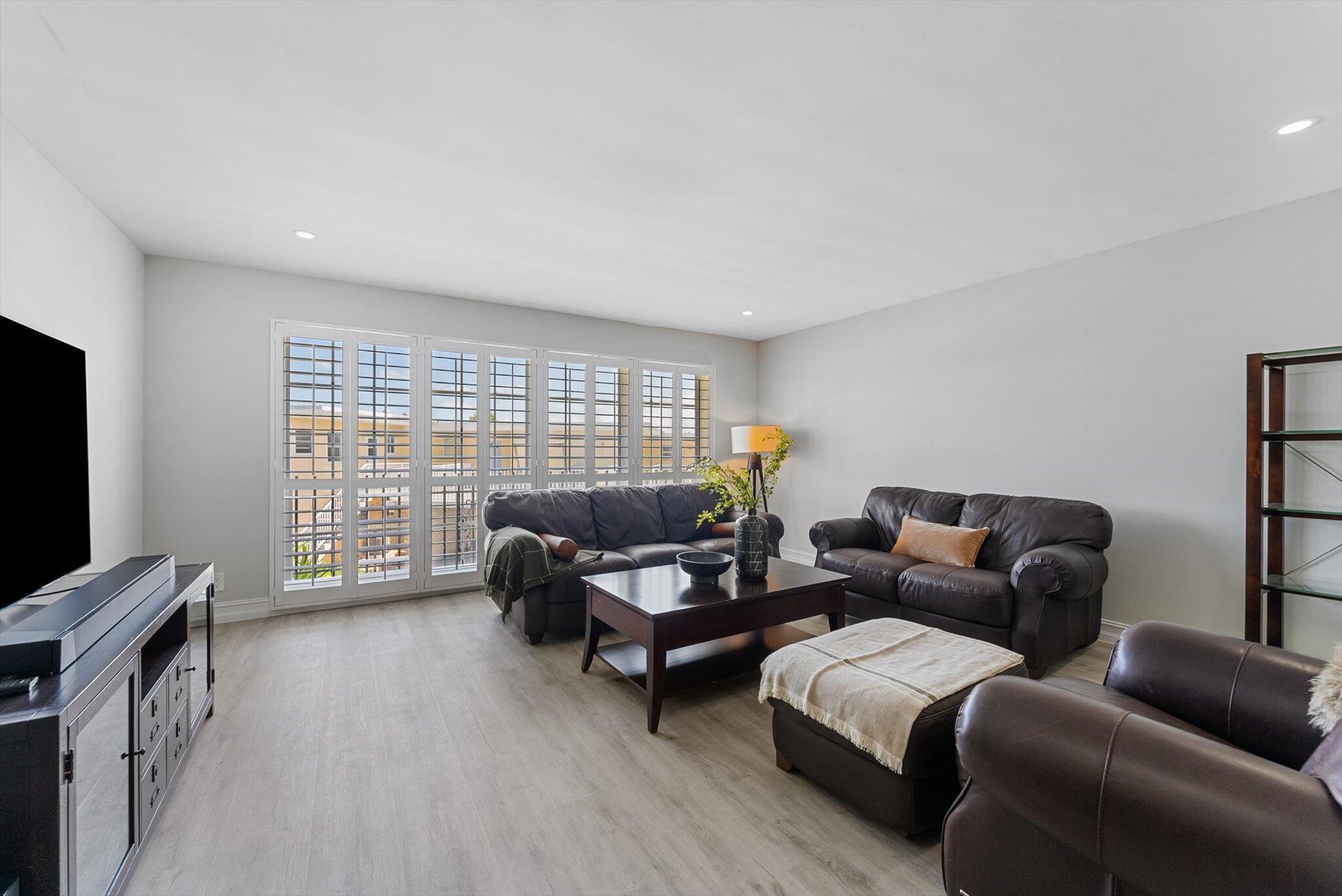 1194 Hillsboro Mile 31