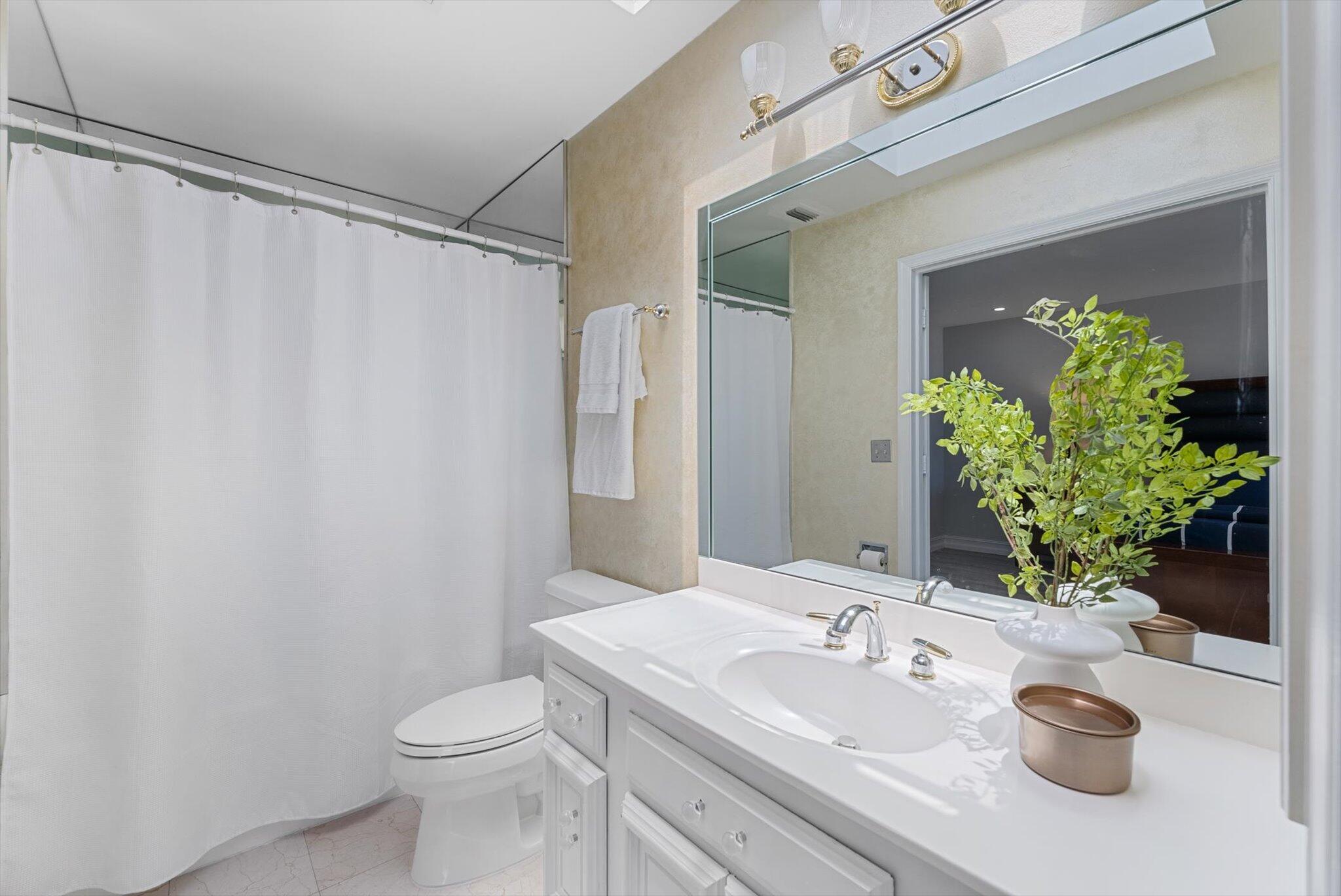 1194 Hillsboro Mile 31