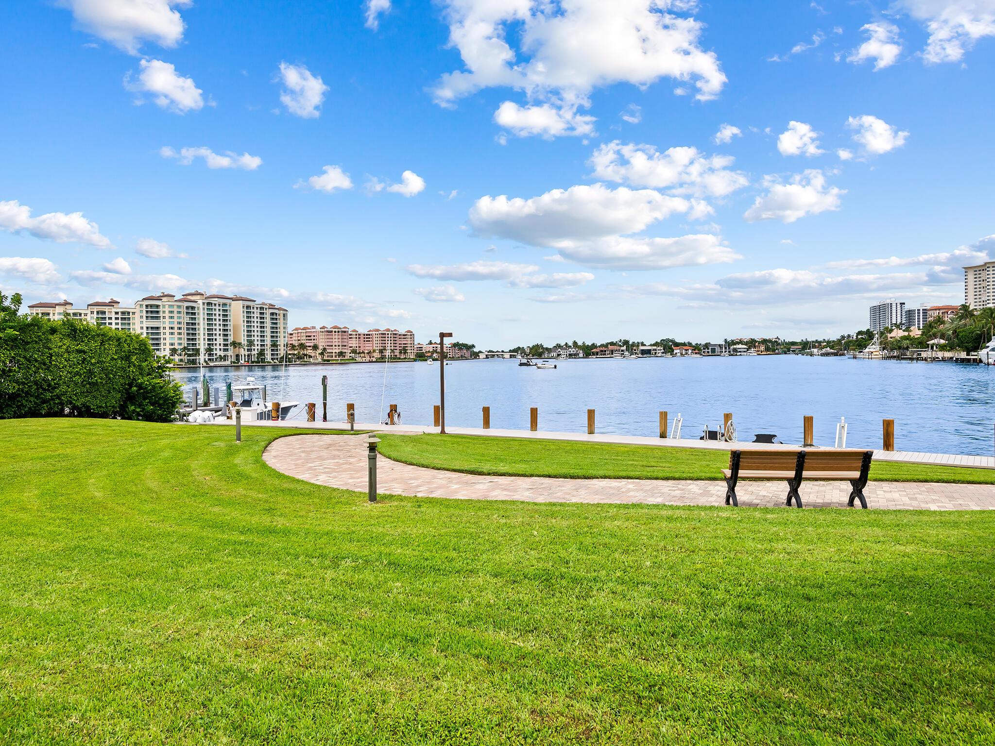 901 E Camino Real Drive 4d