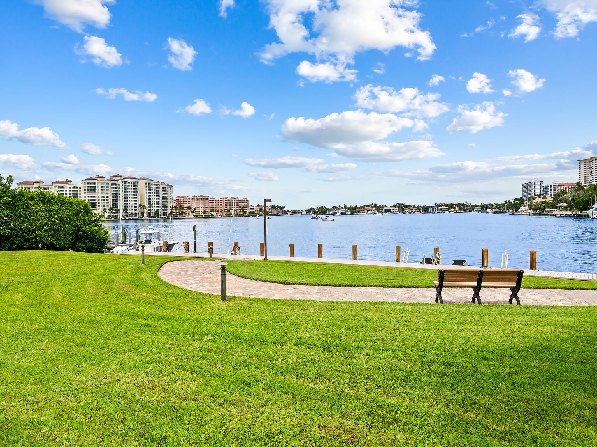 901 E Camino Real Drive 4d