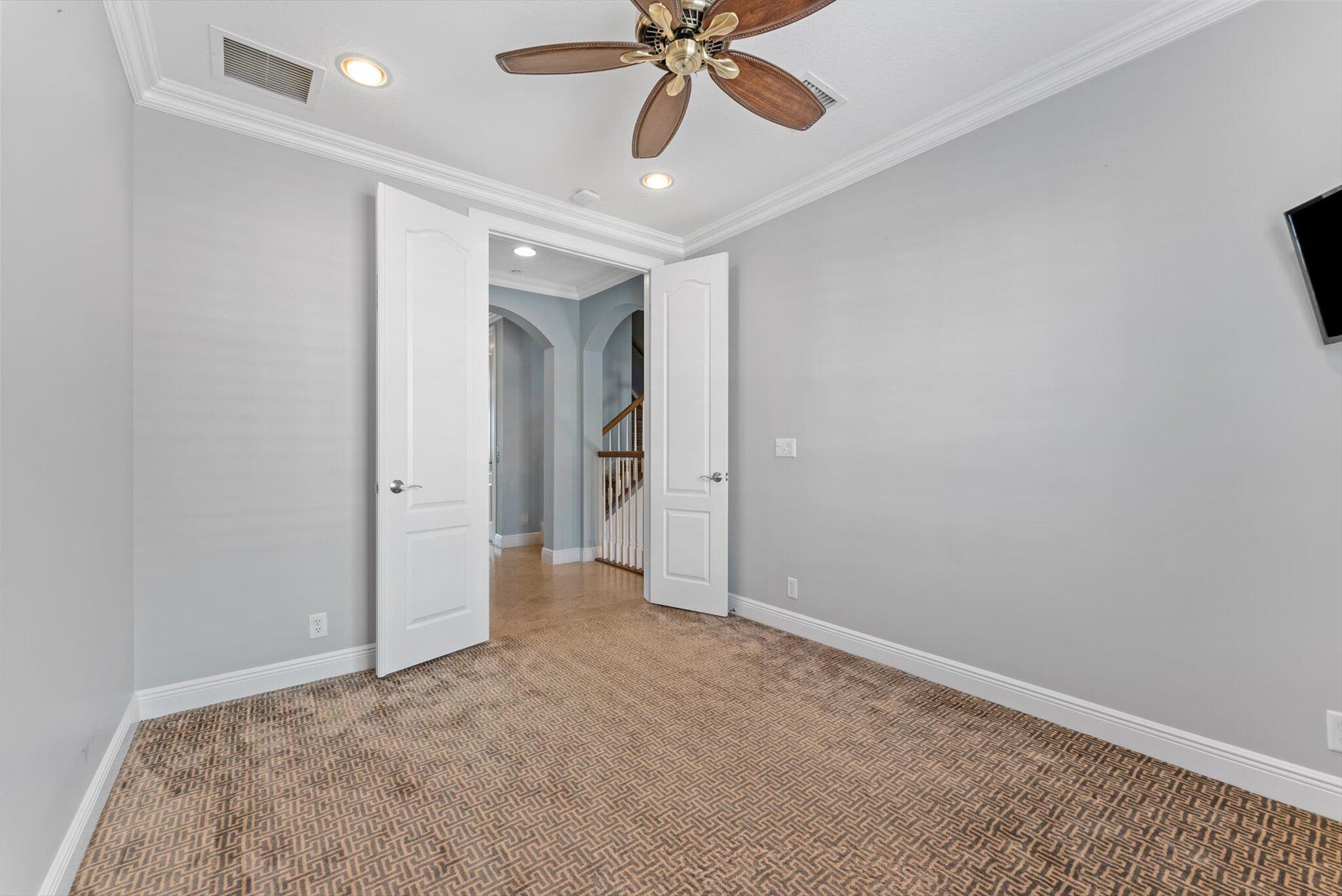 604 NE Francesca Lane