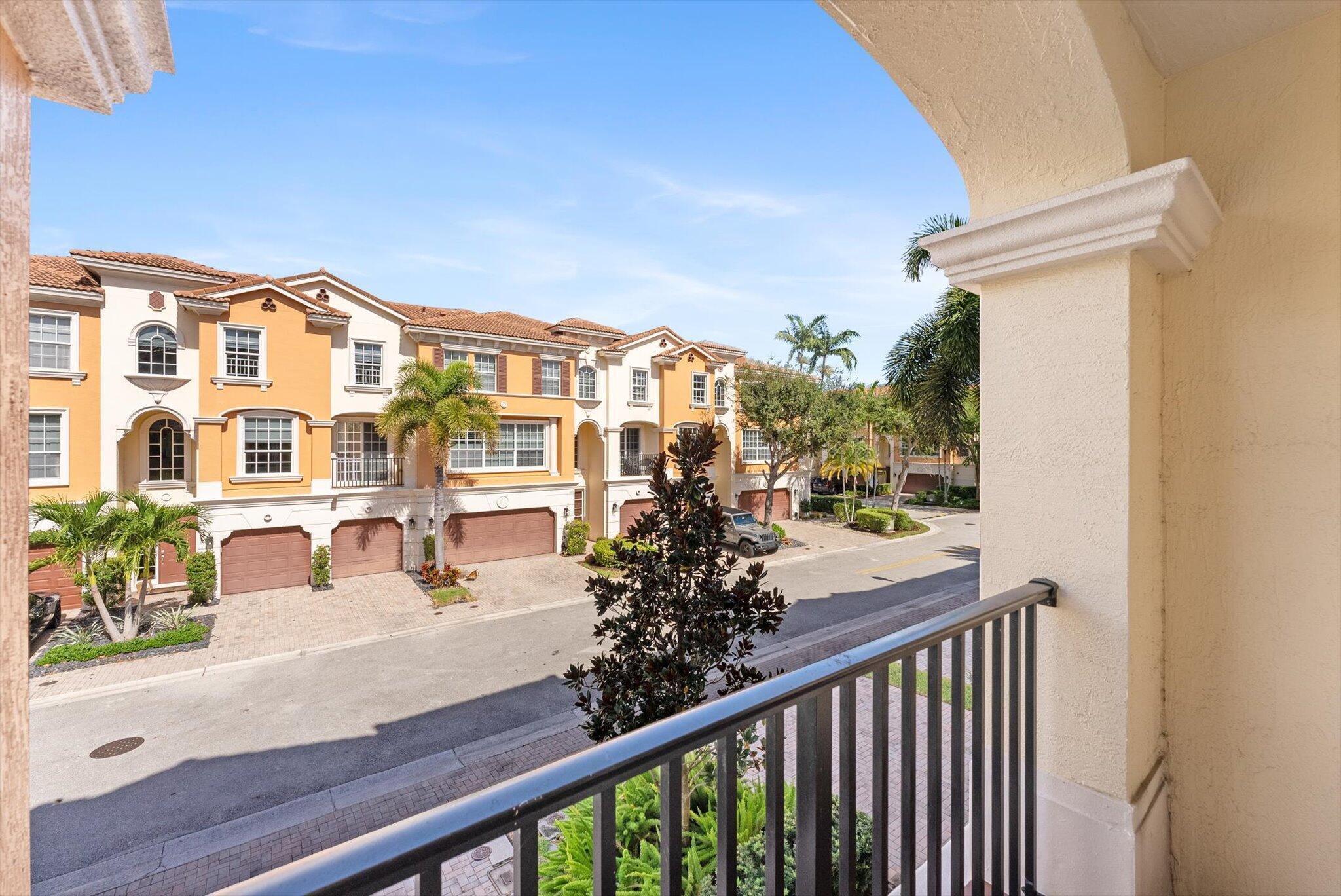 604 NE Francesca Lane