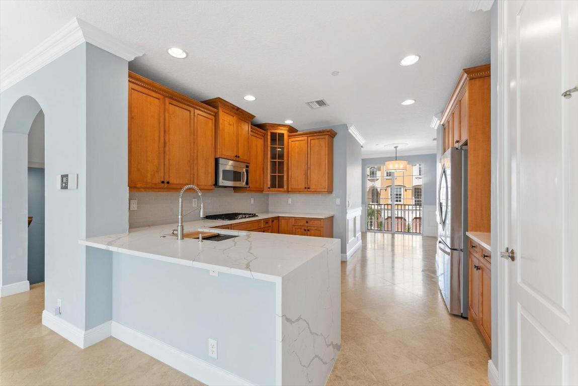 604 NE Francesca Lane