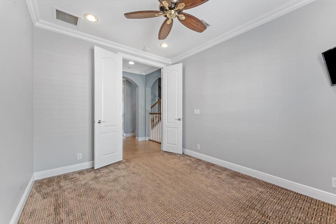 604 NE Francesca Lane