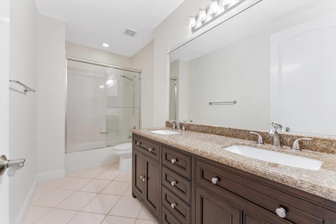 604 NE Francesca Lane