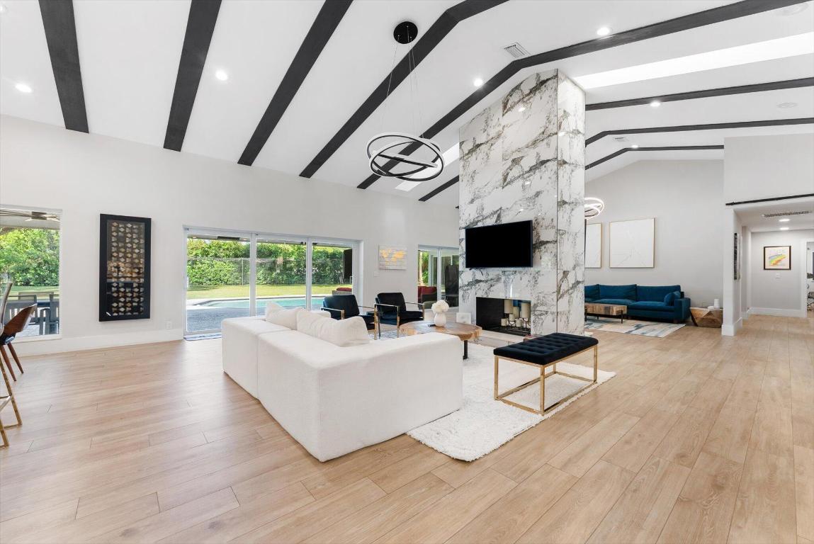 4429 Woodfield Boulevard