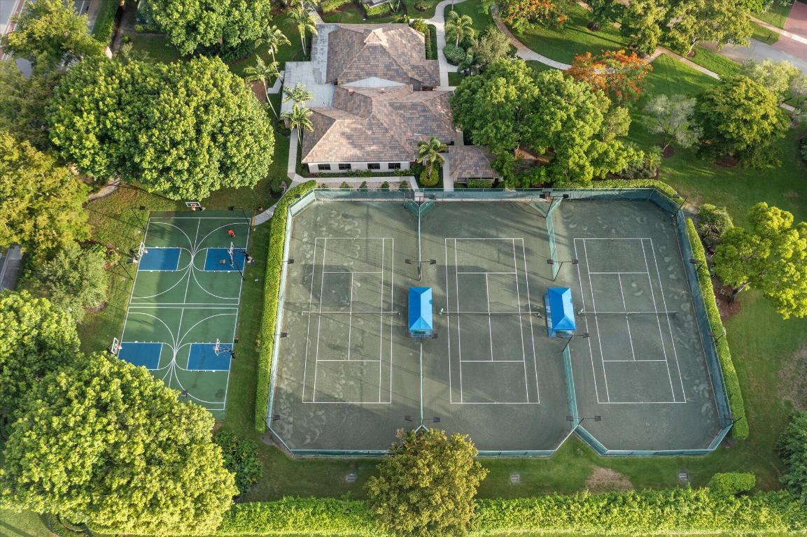 4429 Woodfield Boulevard