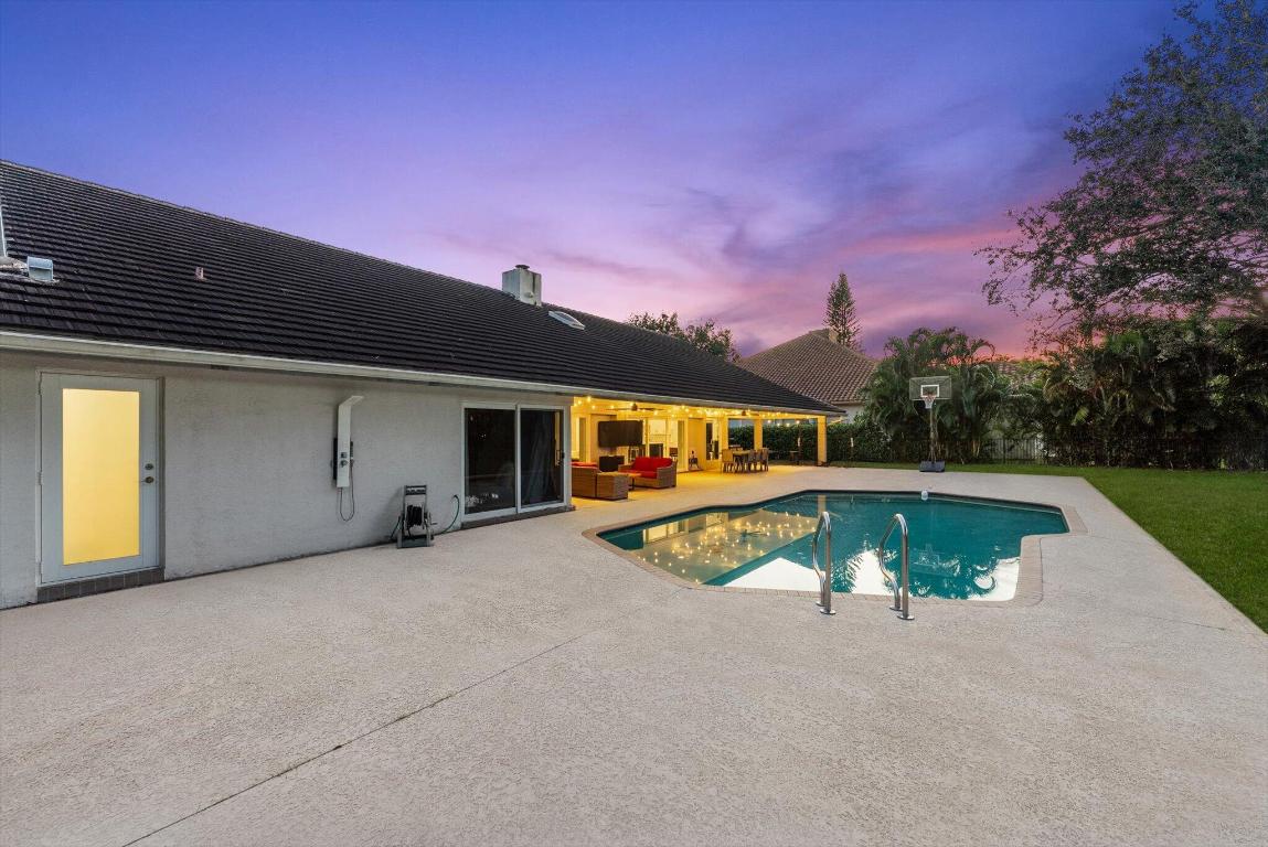 4429 Woodfield Boulevard