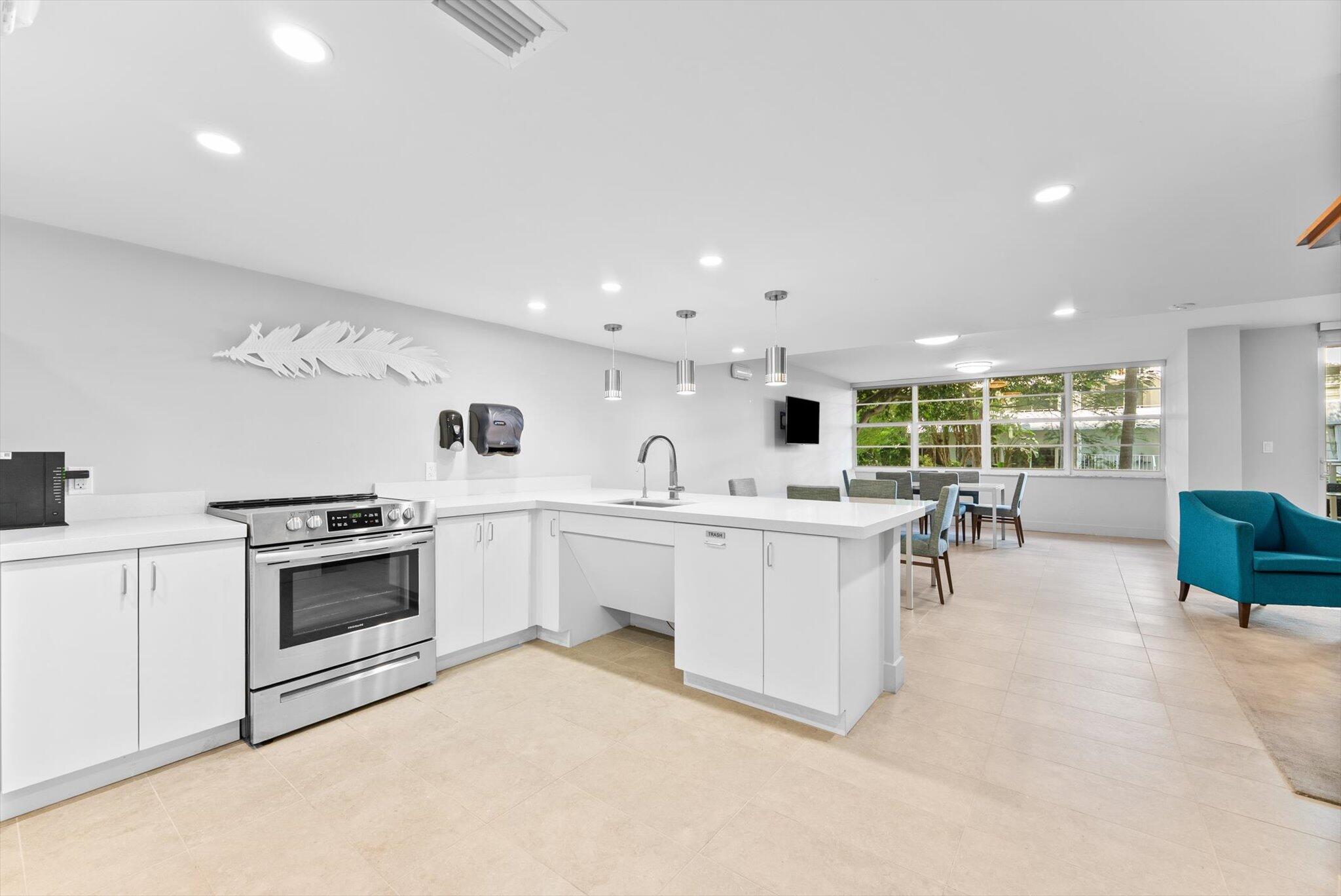 1160 N Federal Highway 221, Fort Lauderdale Unit: 221