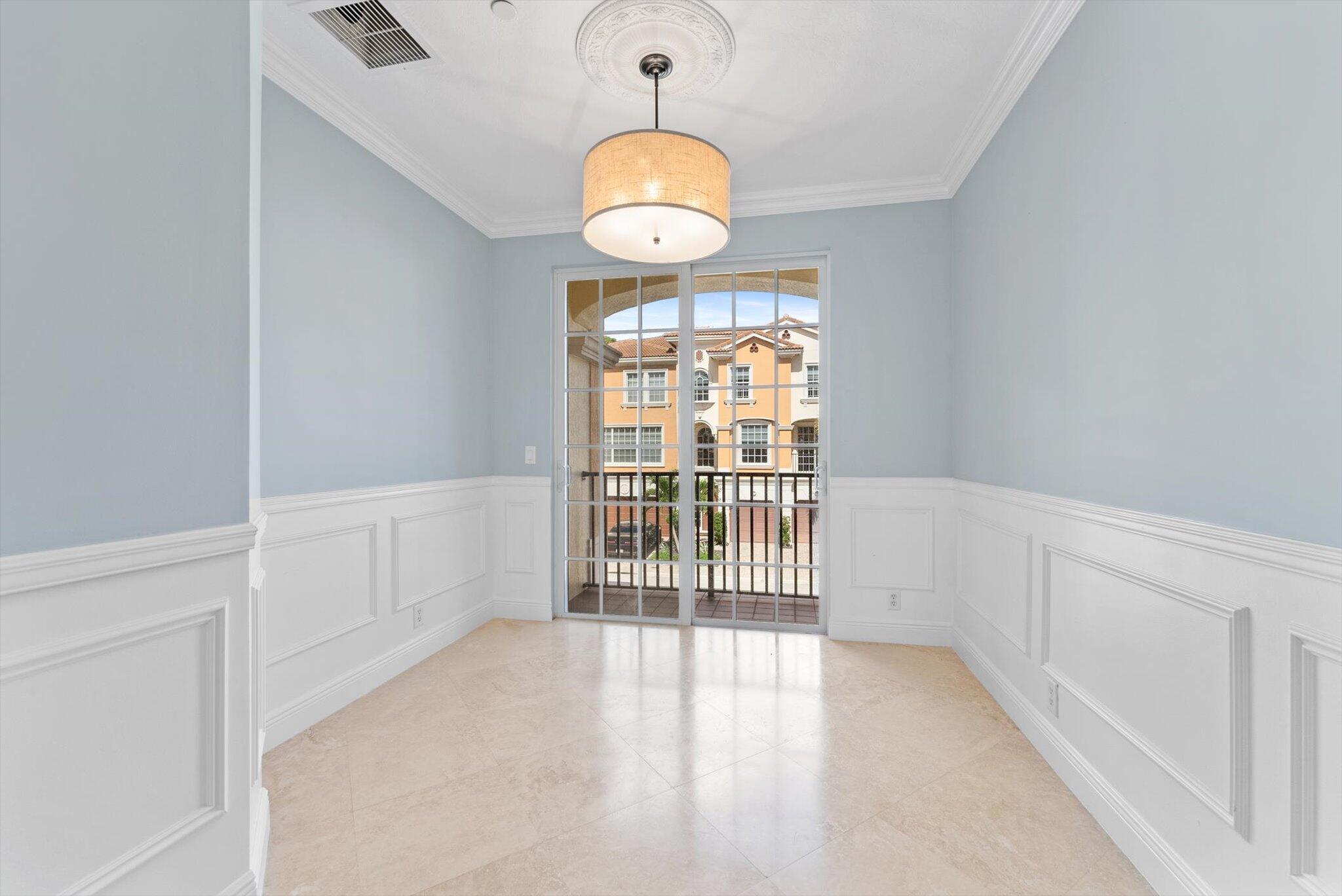 604 NE Francesca Lane