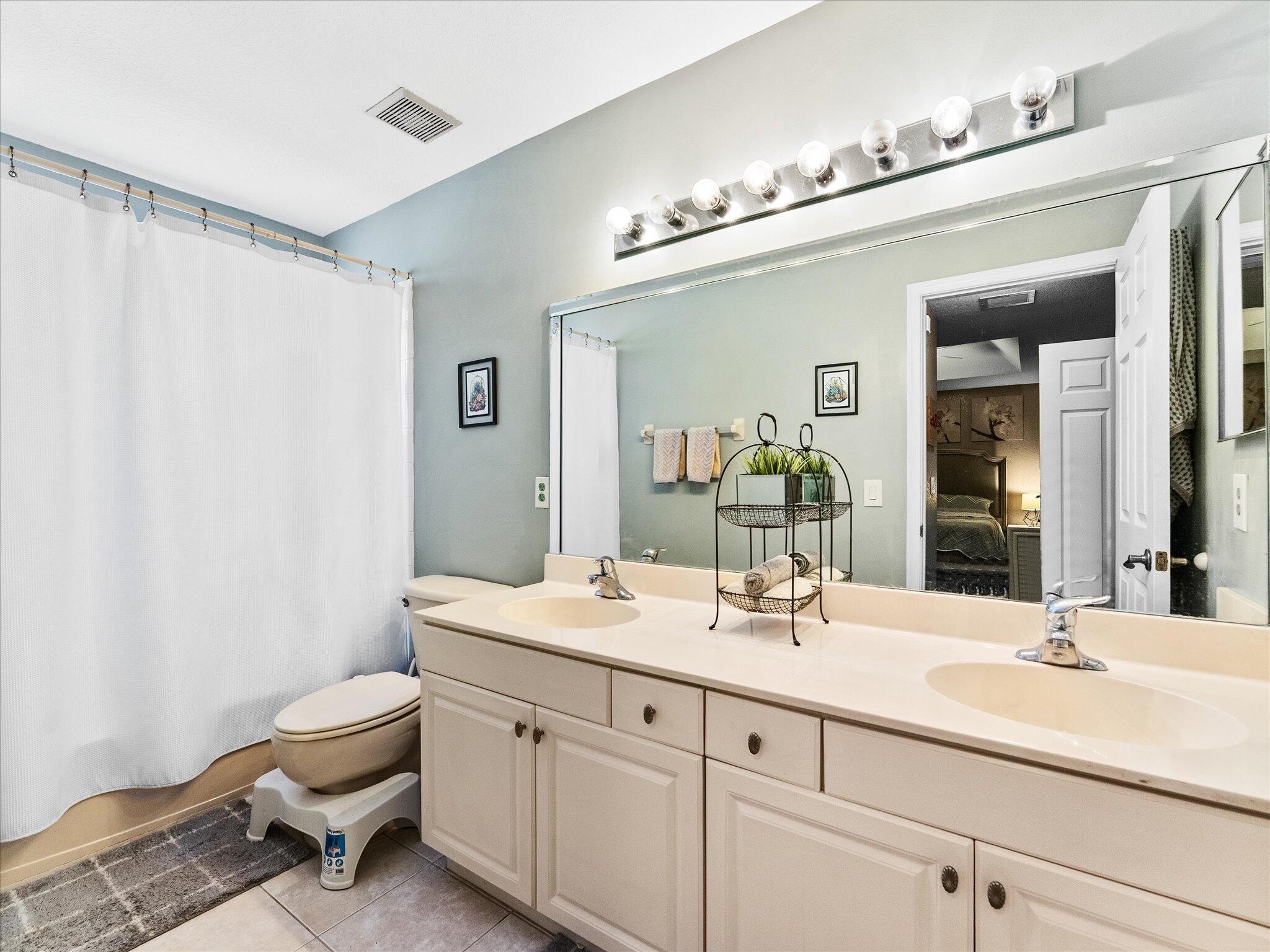 3422 Commodore Court