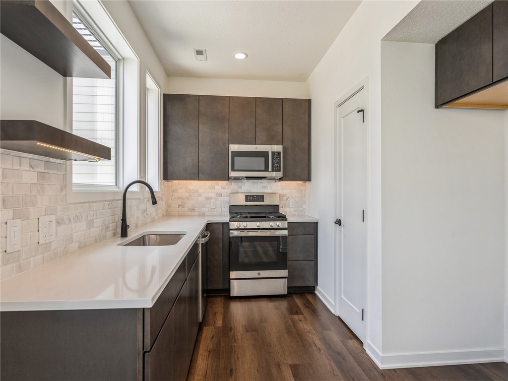 425 SW 12th Street