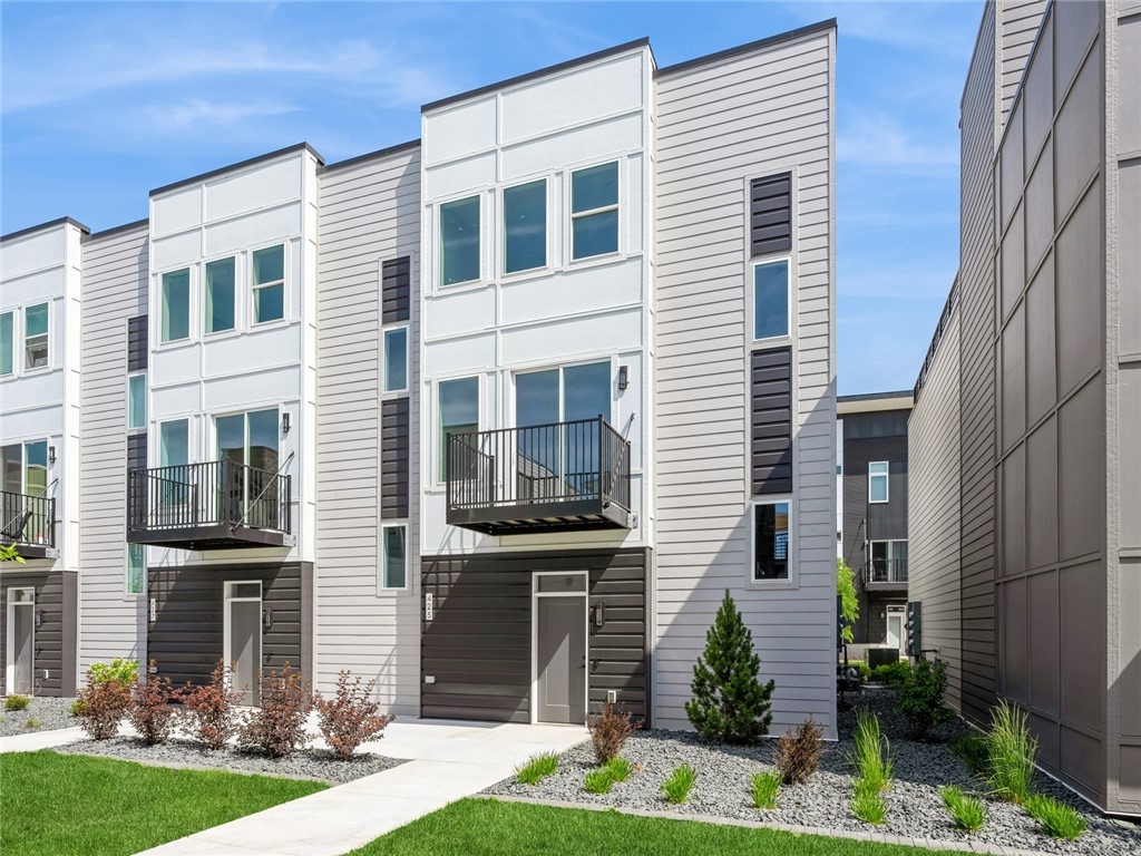 425 SW 12th Street