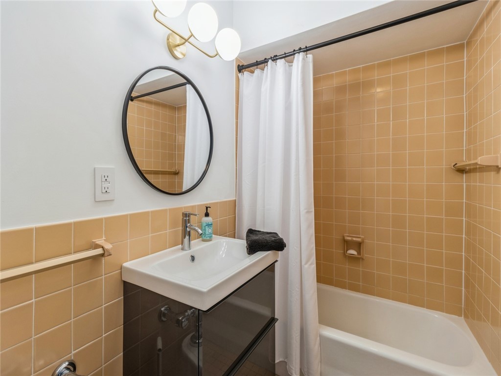 3660 Grand Avenue 1020
