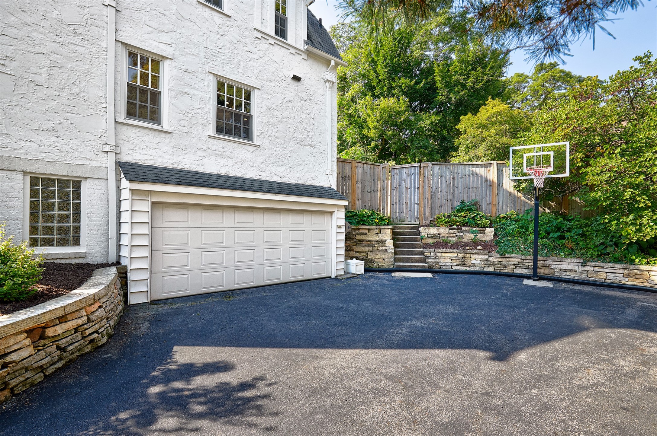 5611 Waterbury Road