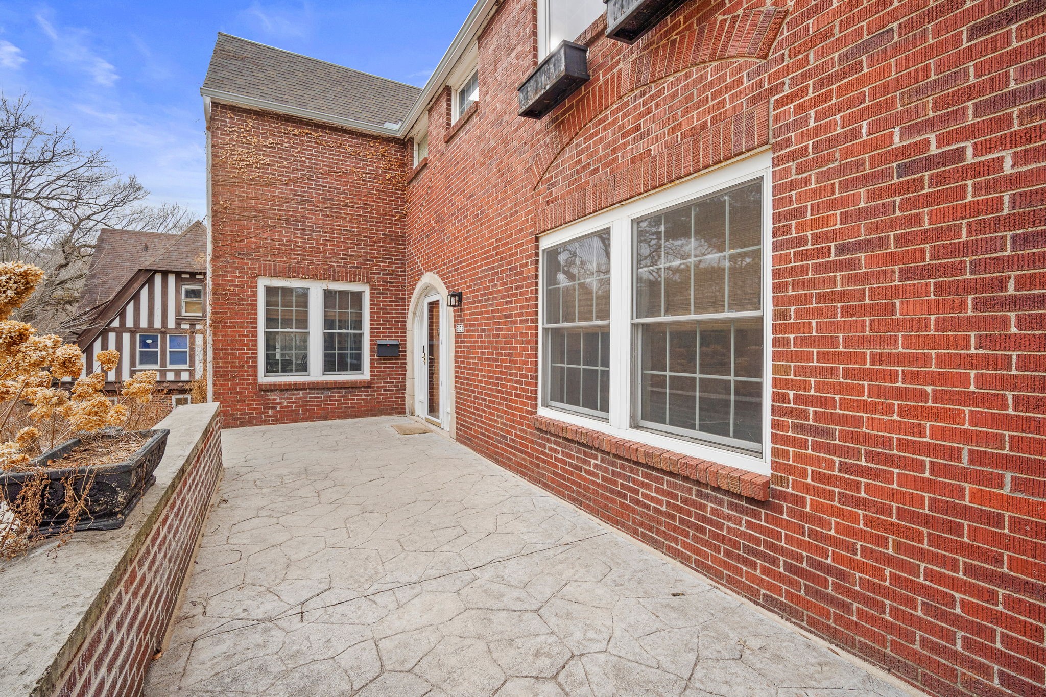 3833 Woods Drive