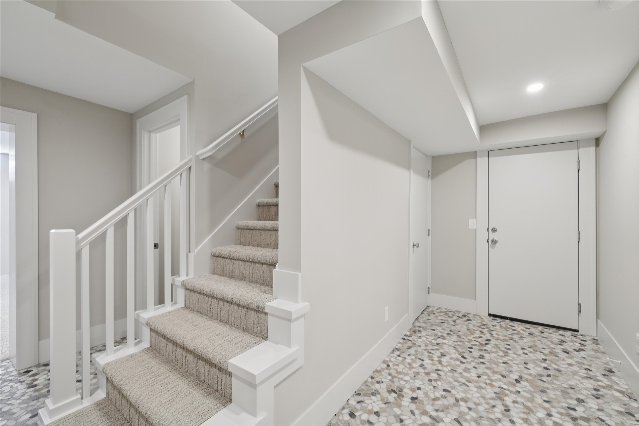 5723 Waterbury Circle