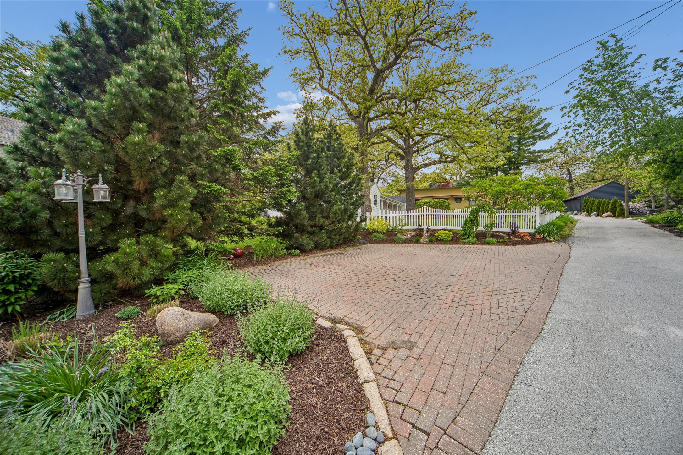 3300 Elmwood Drive