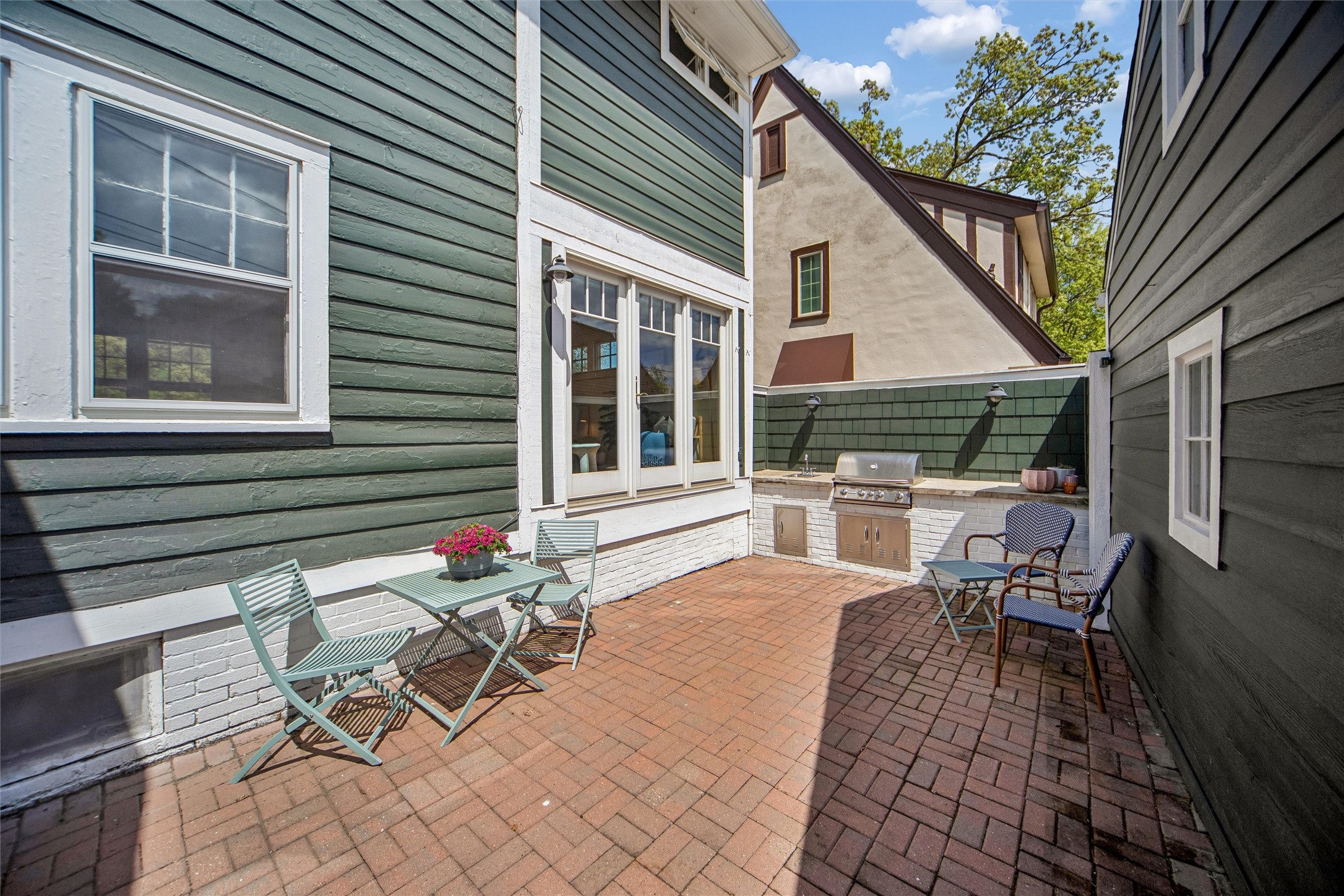 3300 Elmwood Drive