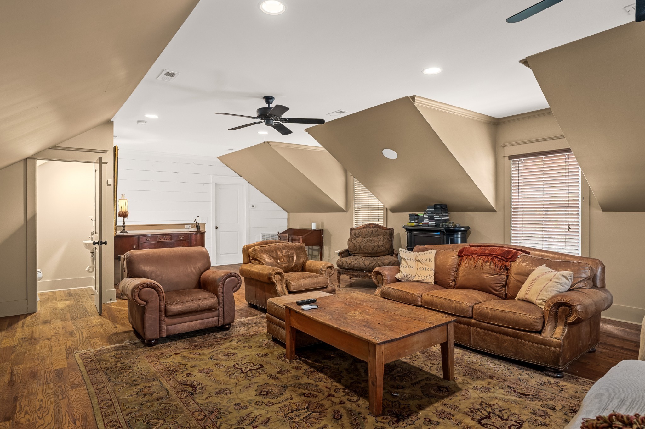 5566 Hill Rd