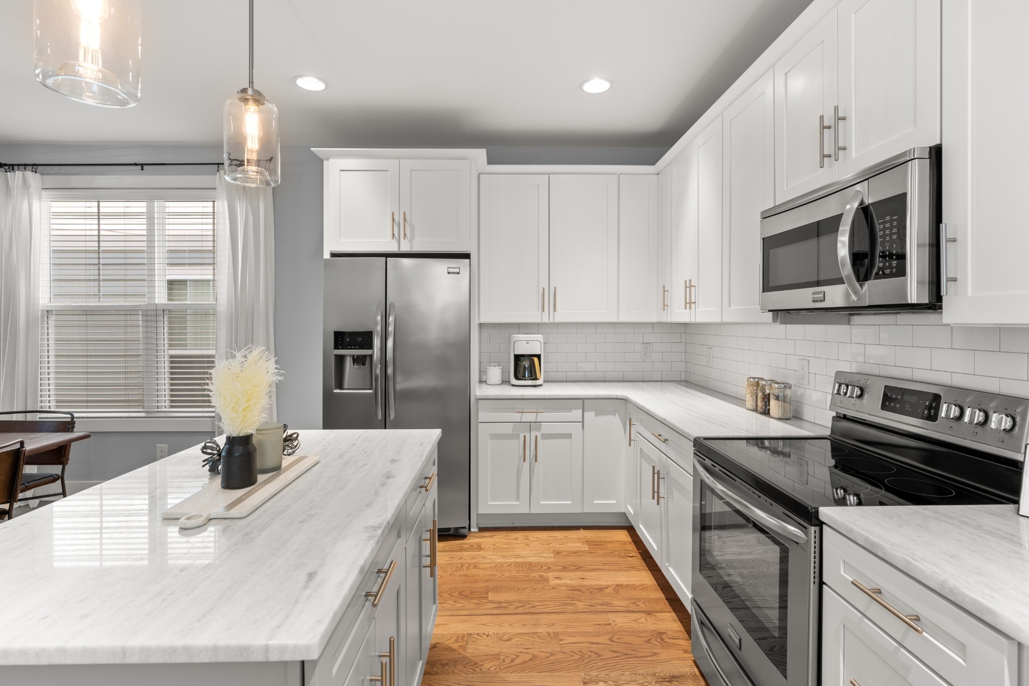 6117 California Ave Unit: Unit B