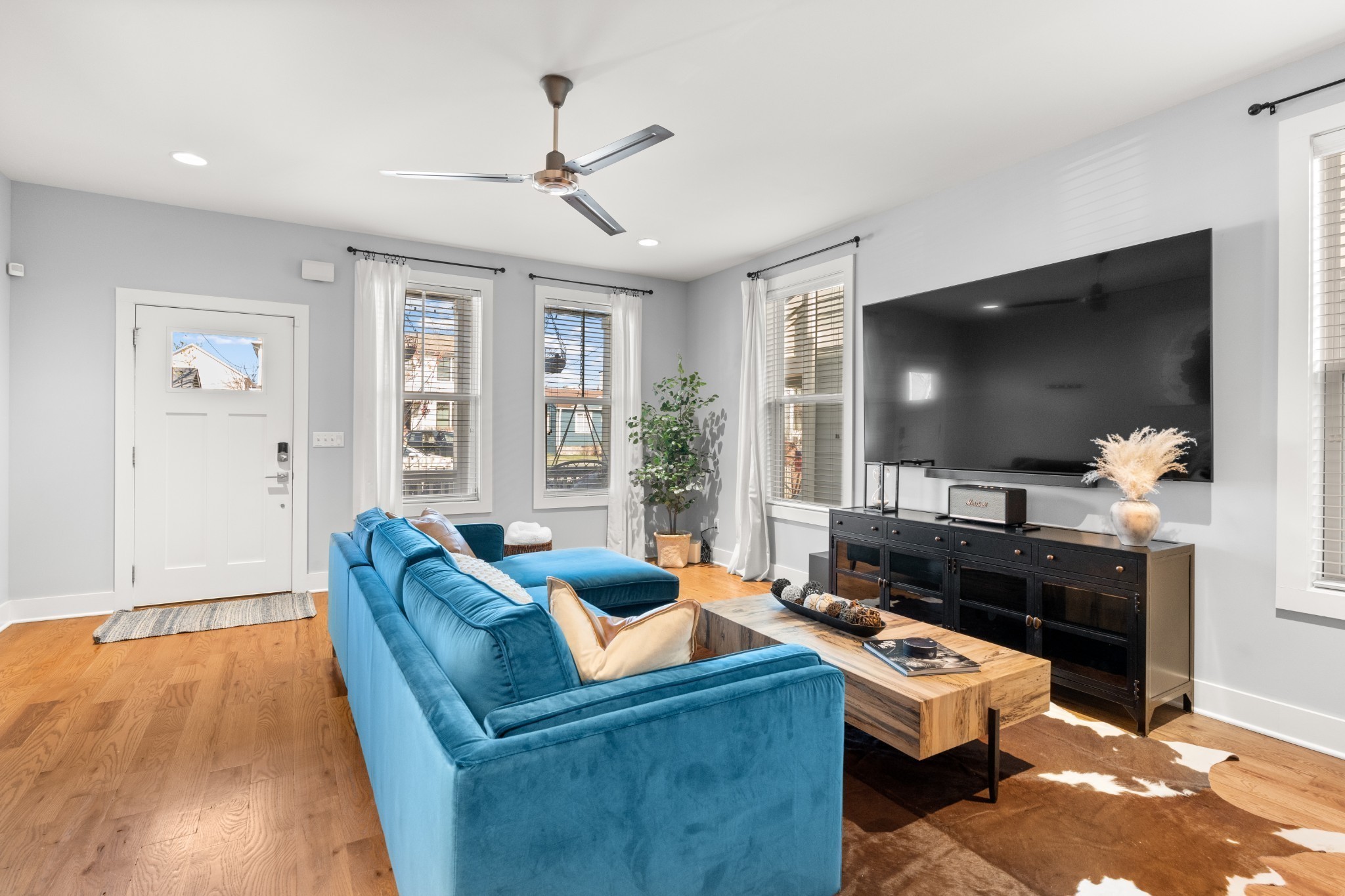 6117 California Ave Unit: Unit B