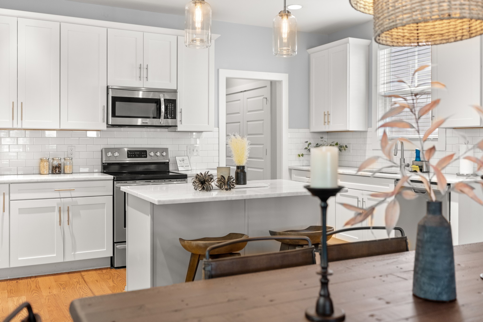 6117 California Ave Unit: Unit B