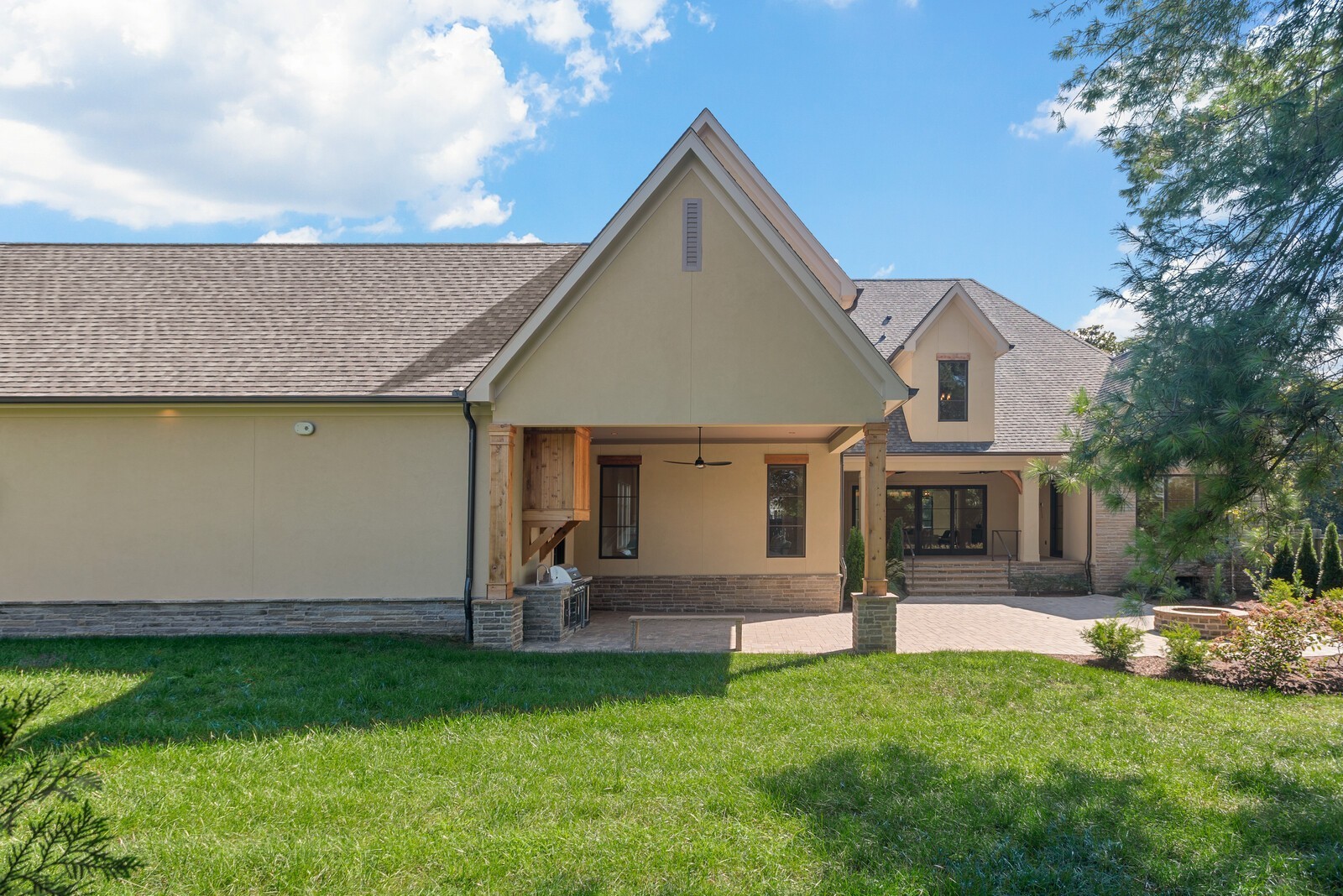 521 Mansion Dr