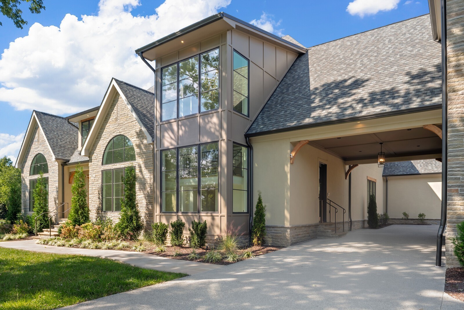 521 Mansion Dr