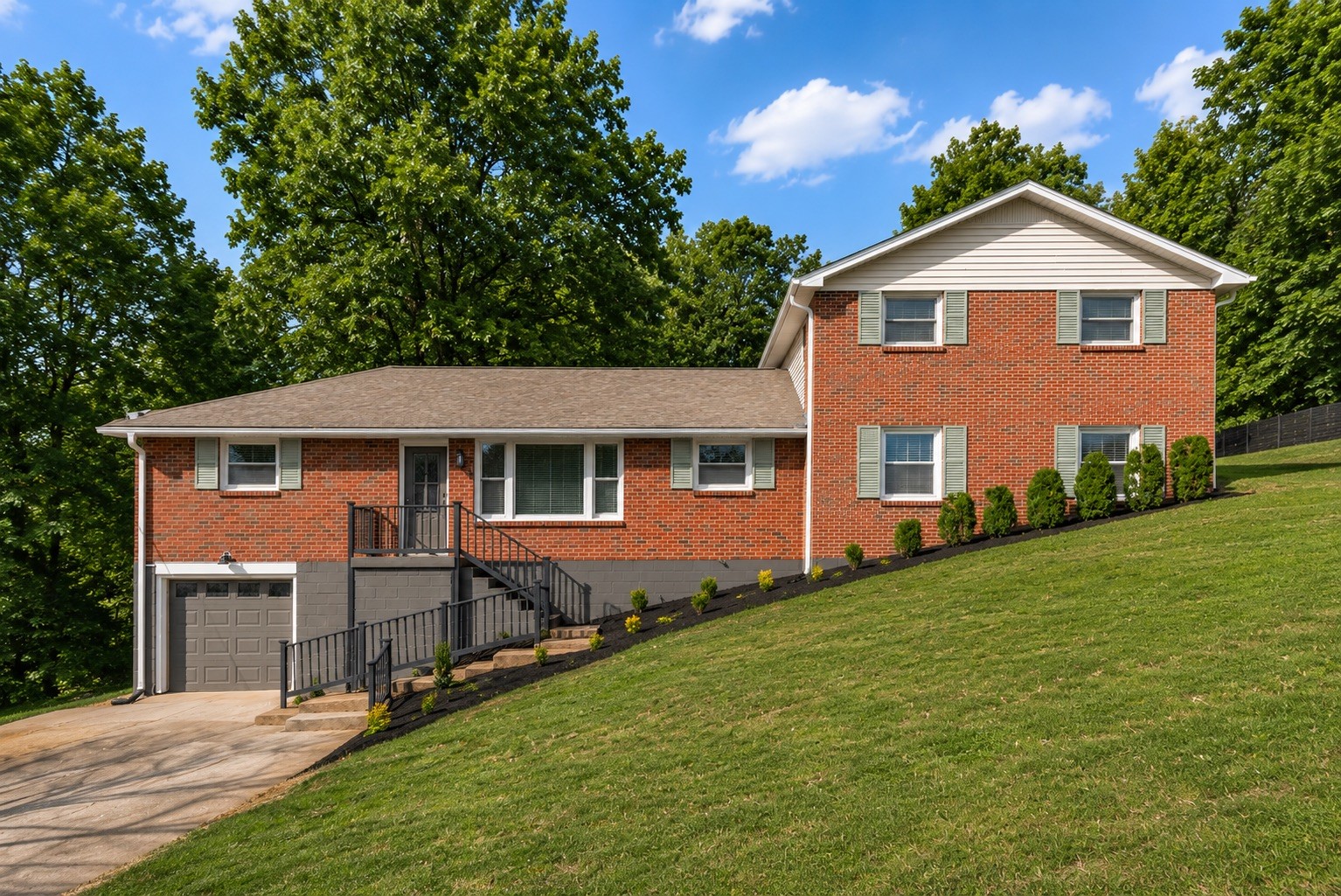 1320 Bellshire Dr