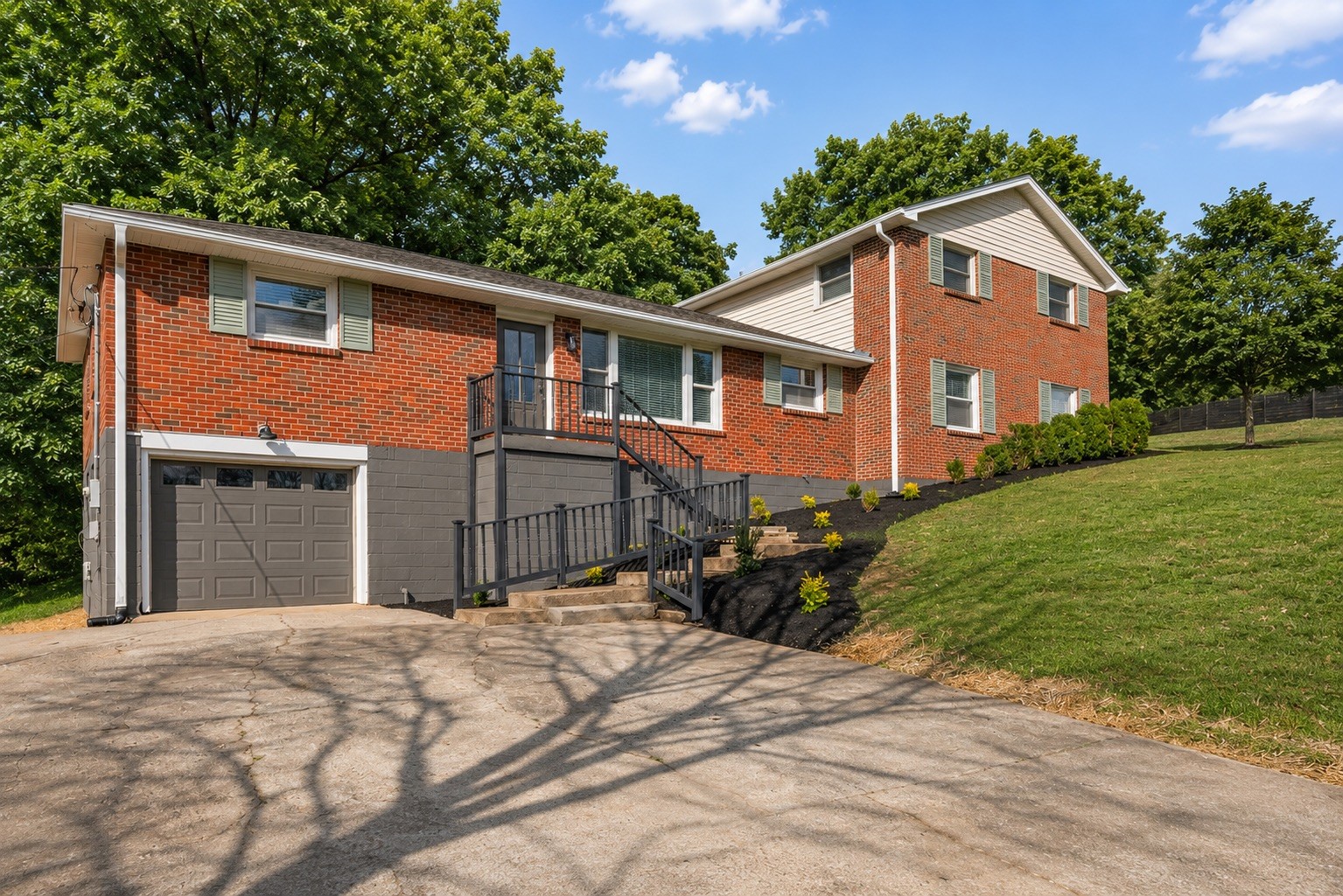 1320 Bellshire Dr