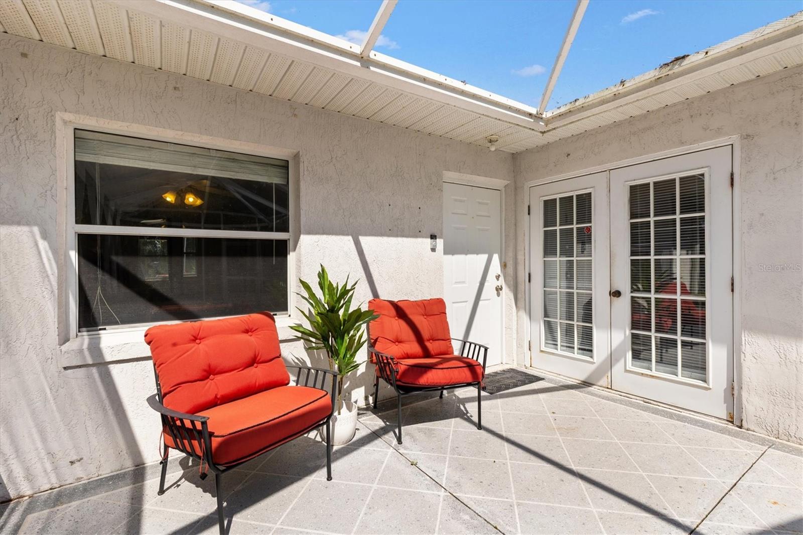 1037 WILLOW DR