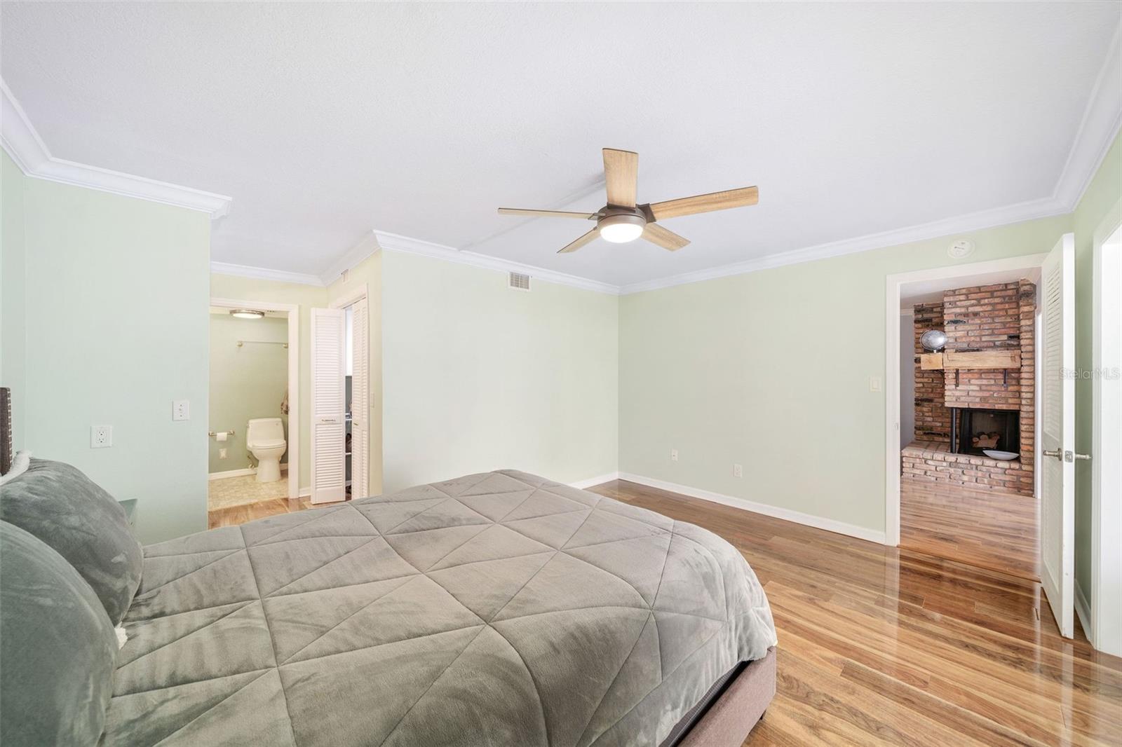 1055 KENSINGTON PARK DR #402