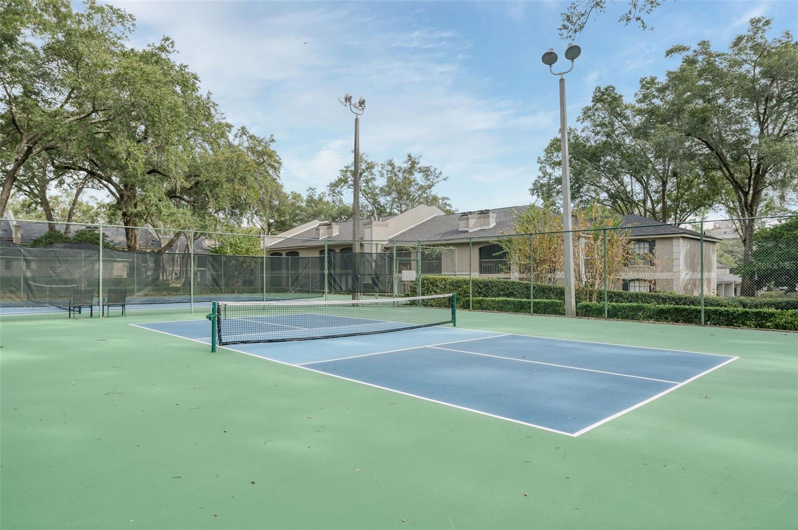 1055 KENSINGTON PARK DR #402