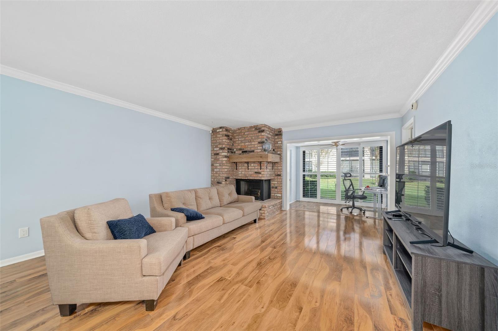 1055 KENSINGTON PARK DR #402