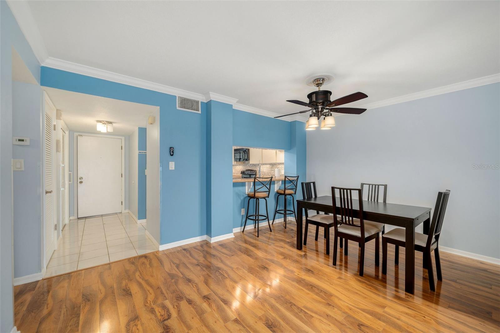 1055 KENSINGTON PARK DR #402