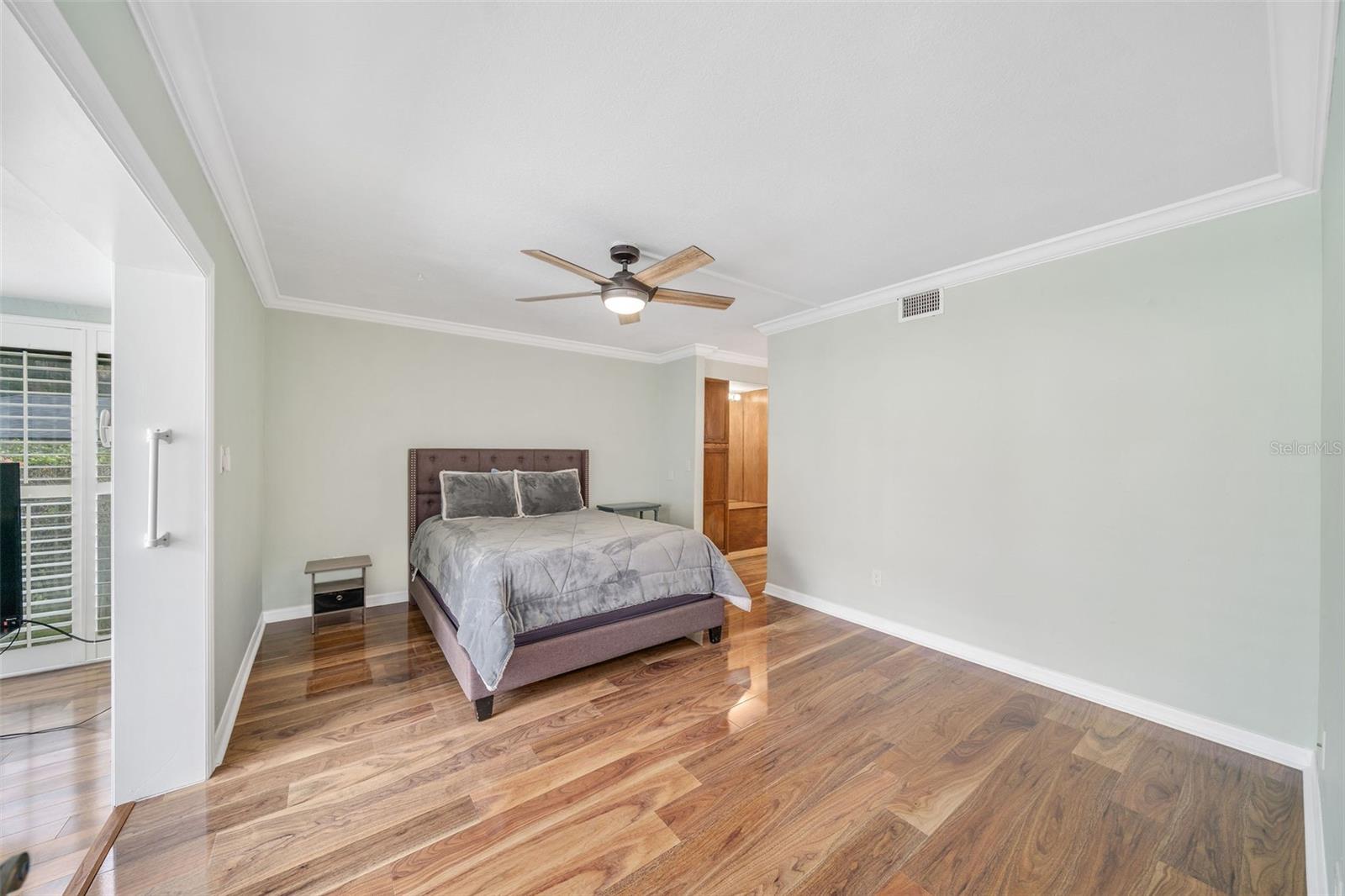 1055 KENSINGTON PARK DR #402