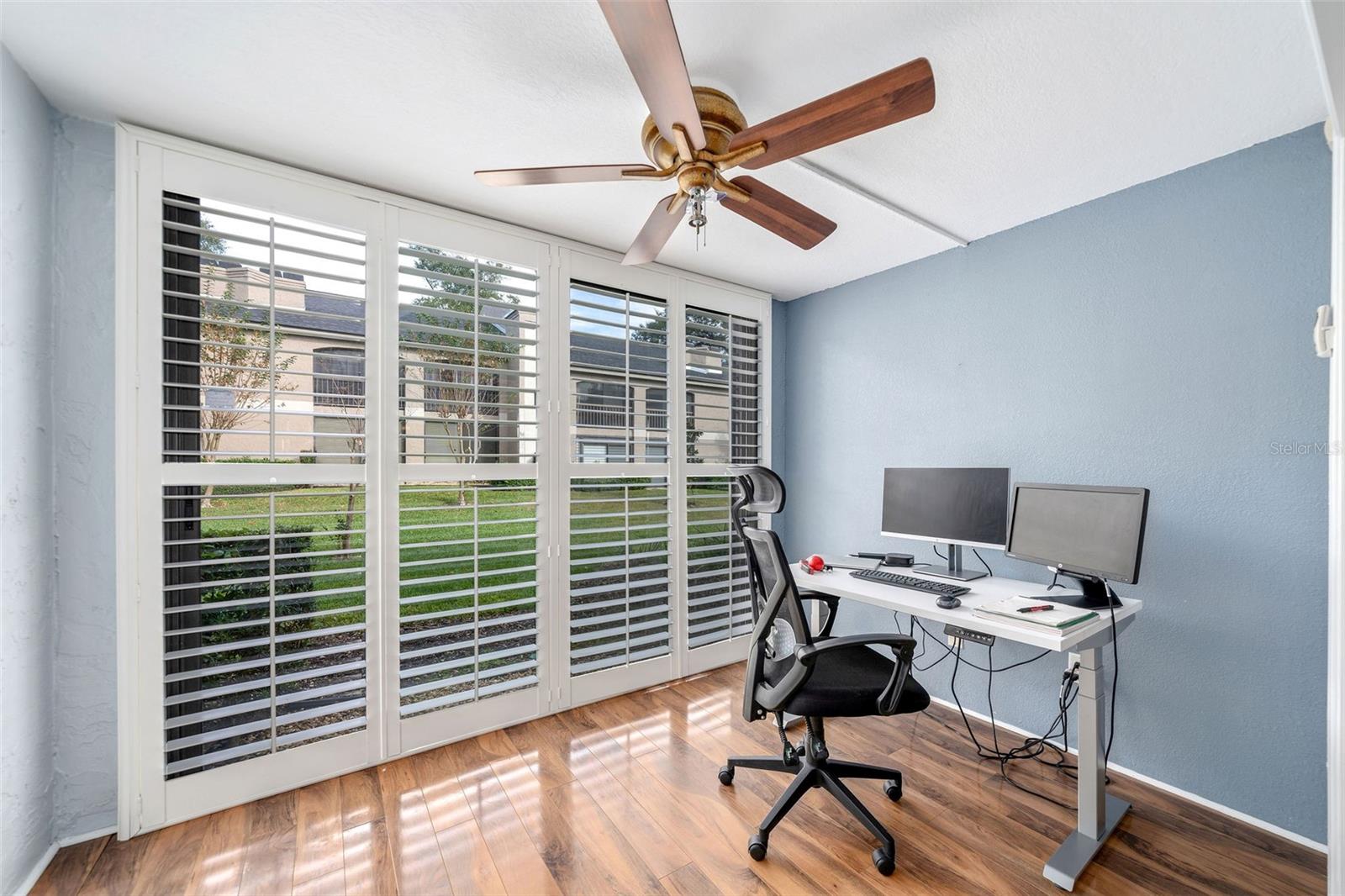 1055 KENSINGTON PARK DR #402