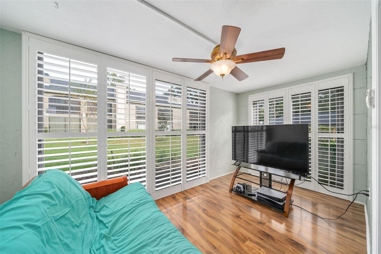 1055 KENSINGTON PARK DR #402