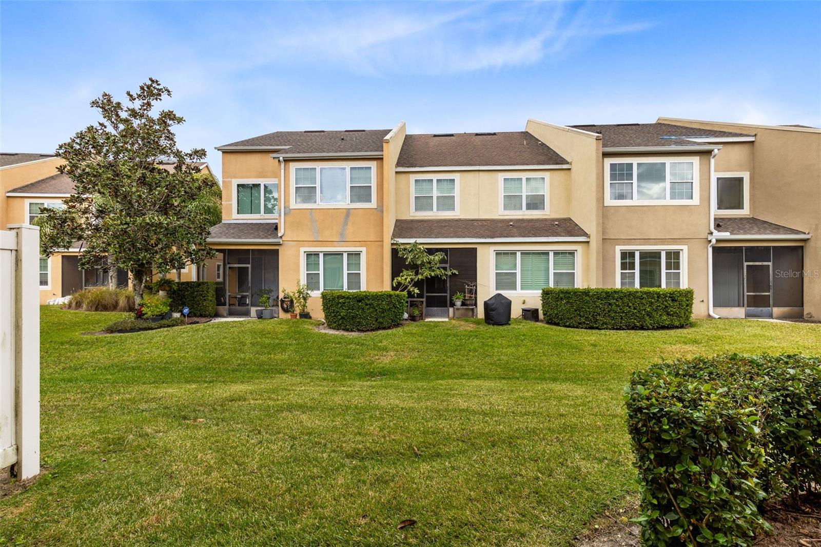 10125 SHADOW LEAF CT