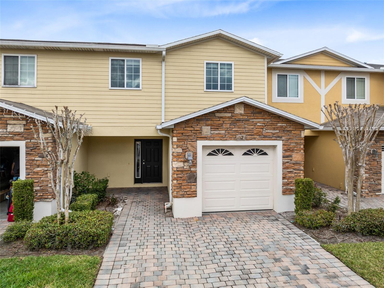 10125 SHADOW LEAF CT