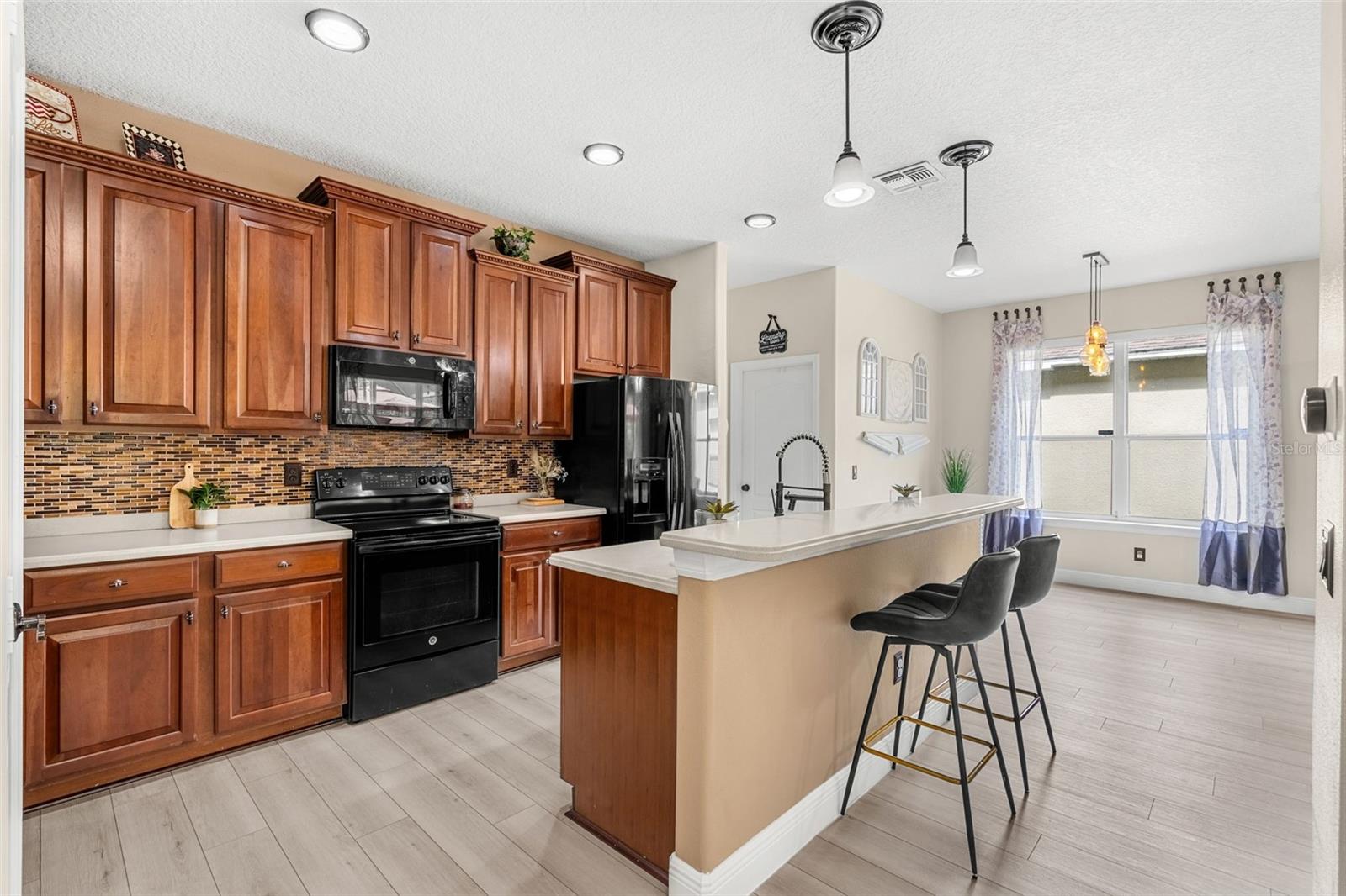 555 CAREY WAY
