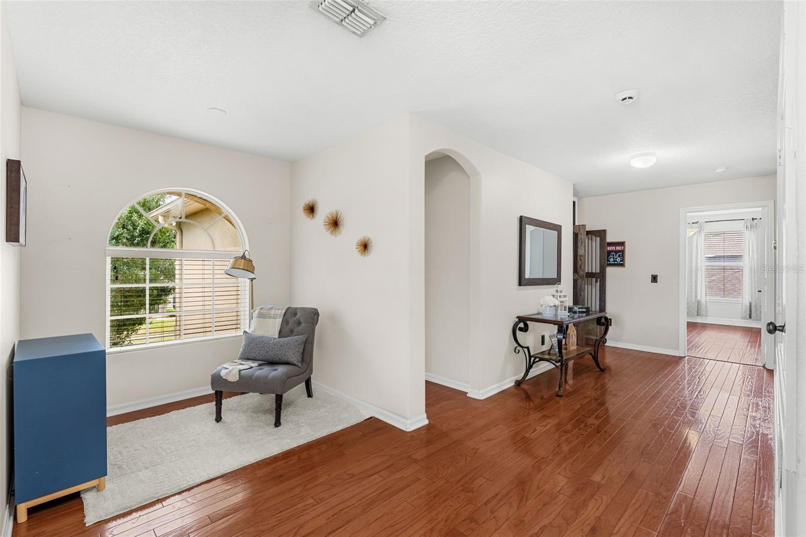 555 CAREY WAY