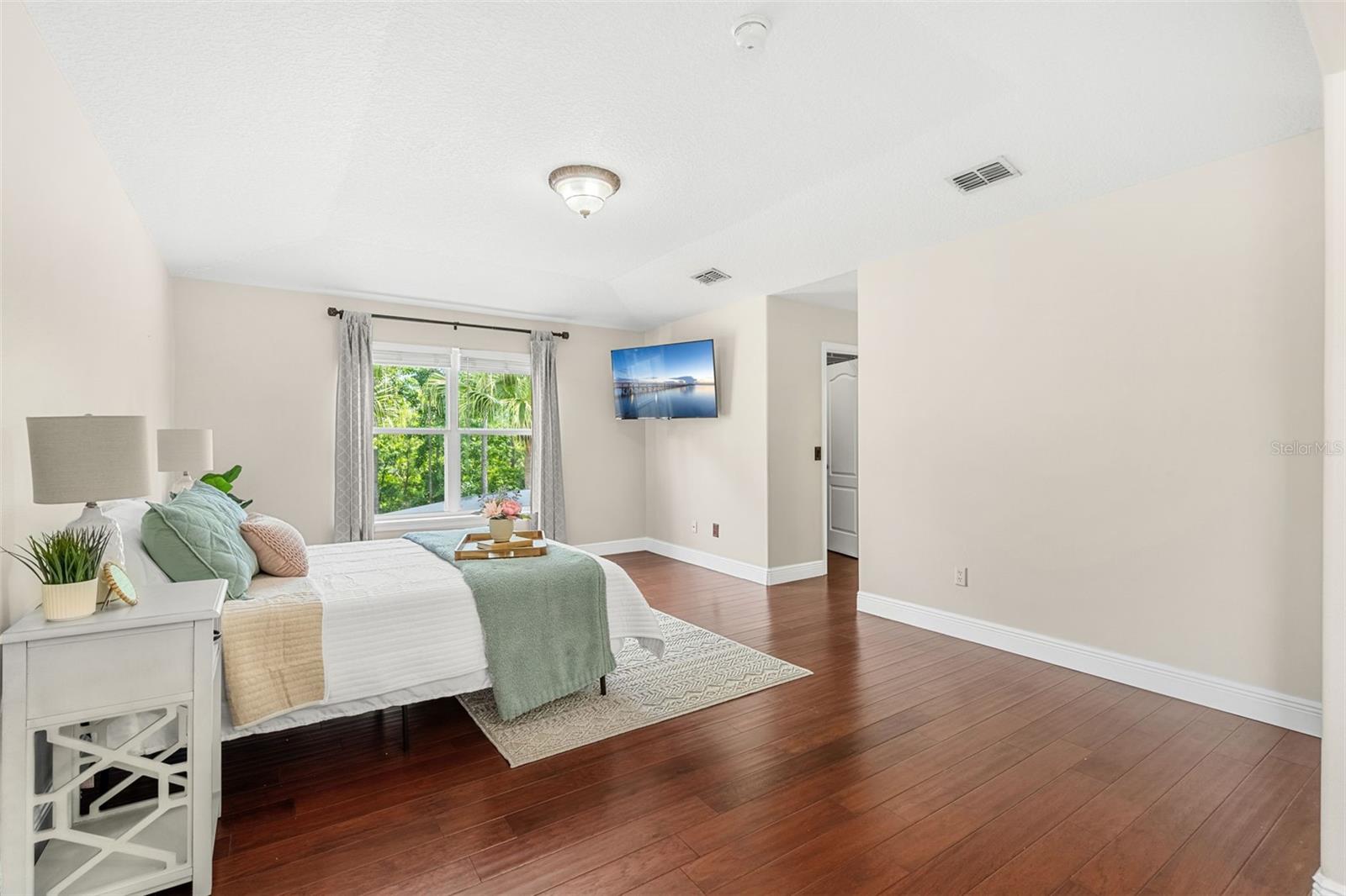 555 CAREY WAY