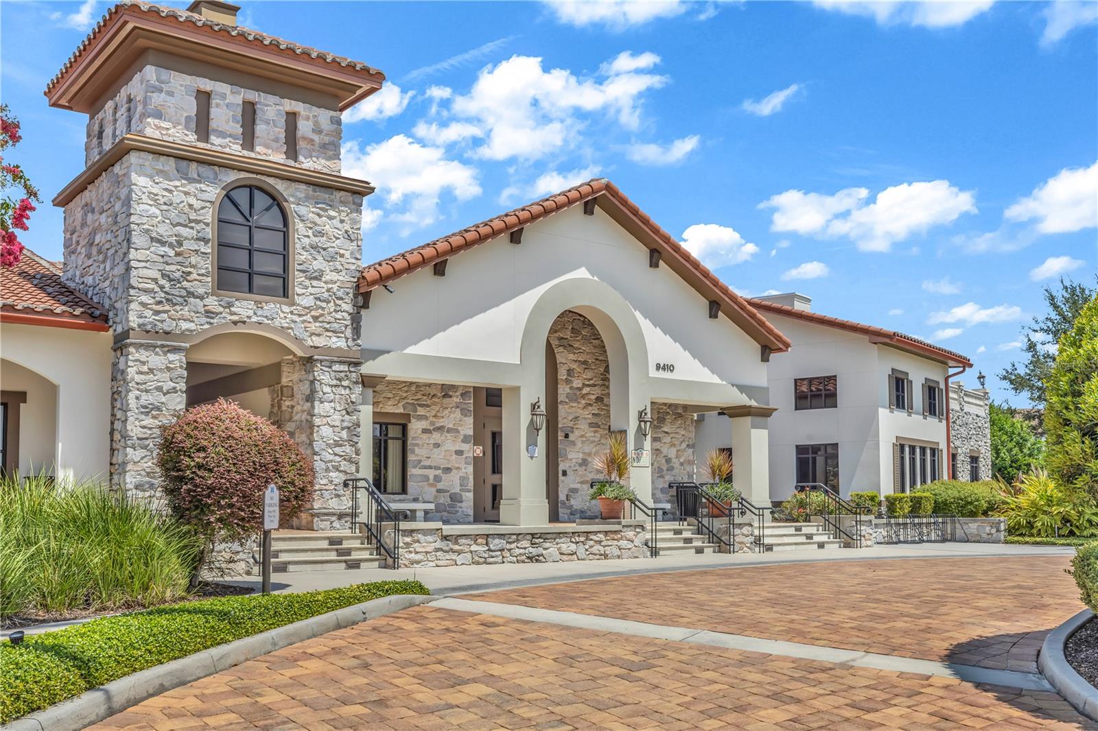 9213 HOLLISTON CREEK PKWY