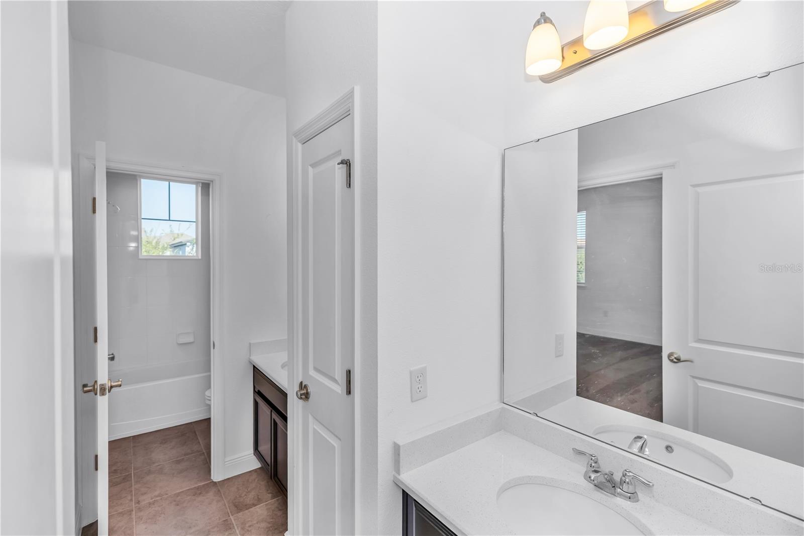 9213 HOLLISTON CREEK PKWY