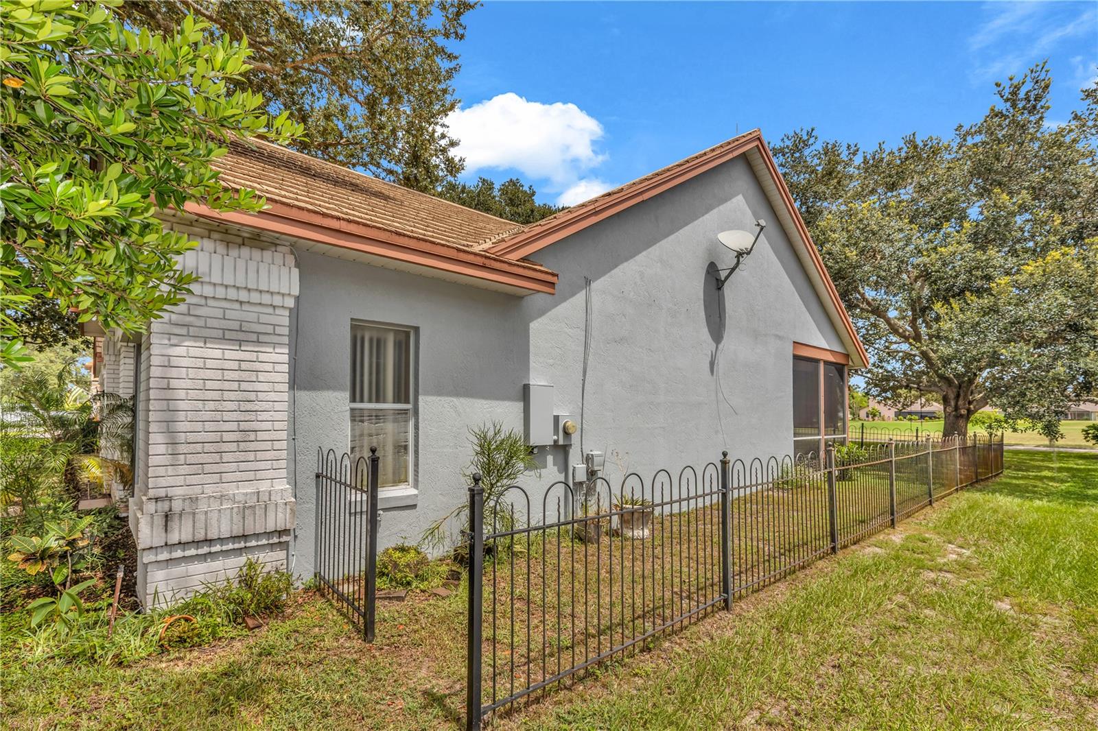 2827 BALLARD AVE